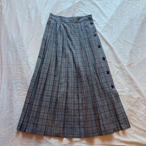Vintage navy and white pleated skirt